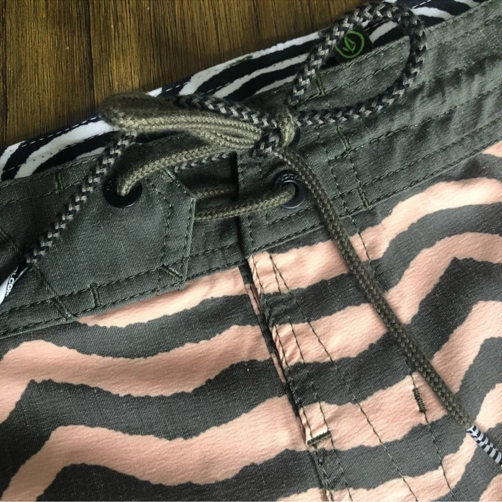Volcom men's swim trunks board shorts swimsuit